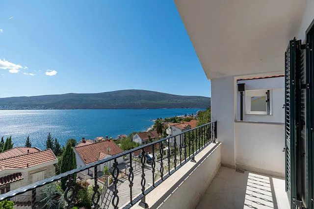 Geräumige und helle Apartments mit Panoramablick auf das Meer — photo 27